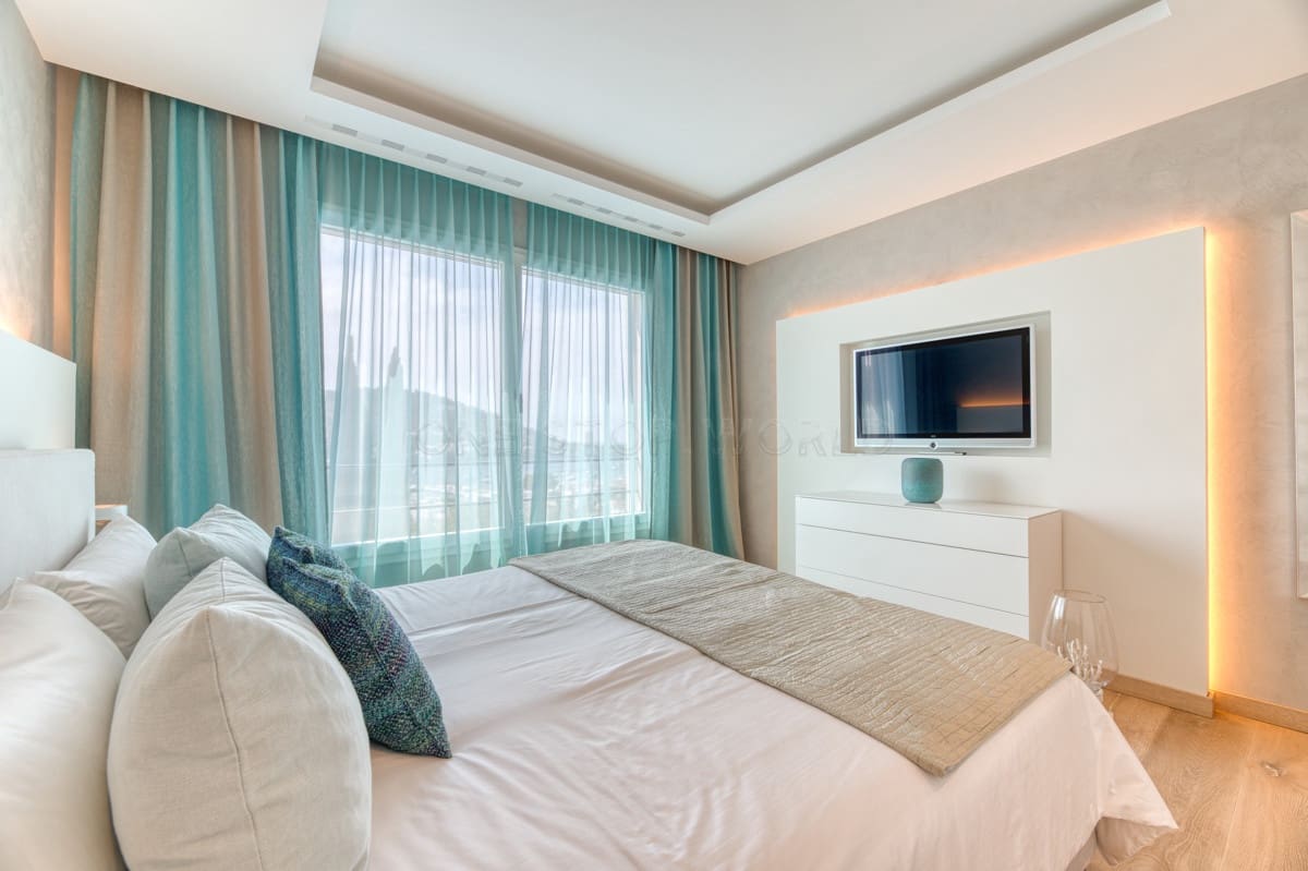 5 bedroom Villa for sale in Puerto de Andratx - € 9,900,000 (Ref: 9002559)