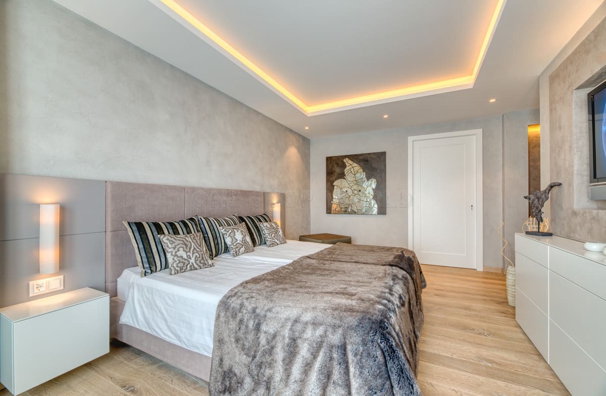 5 bedroom Villa for sale in Puerto de Andratx - € 9,900,000 (Ref: 9002559)