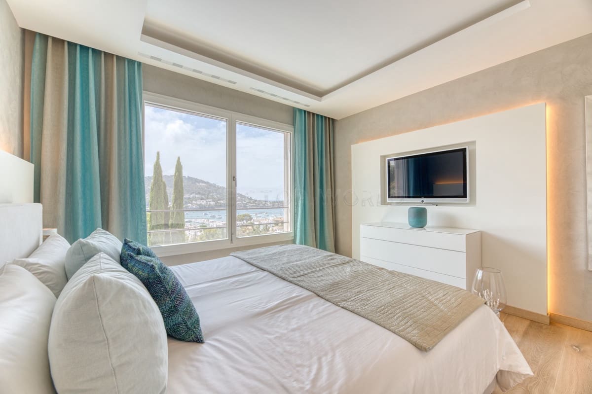 5 bedroom Villa for sale in Puerto de Andratx - € 9,900,000 (Ref: 9002559)