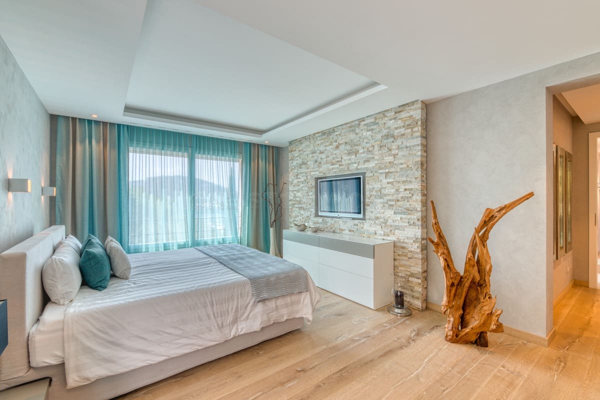 5 bedroom Villa for sale in Puerto de Andratx - € 9,900,000 (Ref: 9002559)