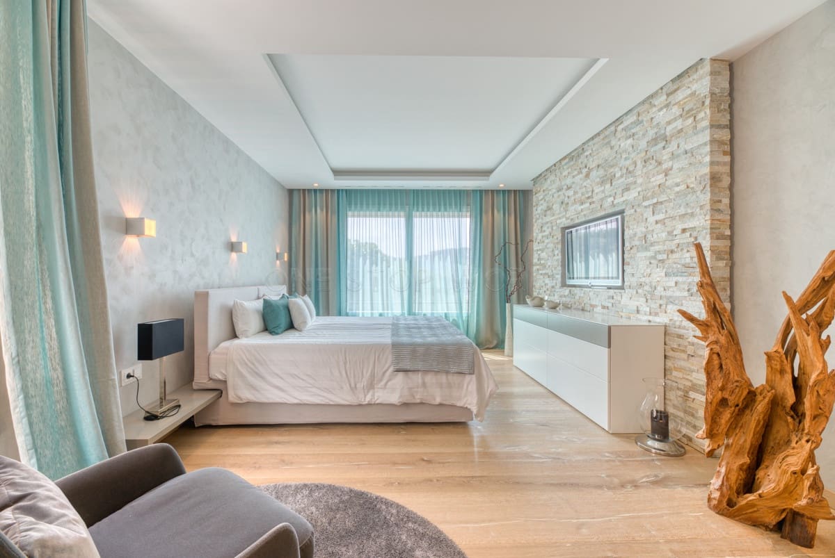 5 bedroom Villa for sale in Puerto de Andratx - € 9,900,000 (Ref: 9002559)