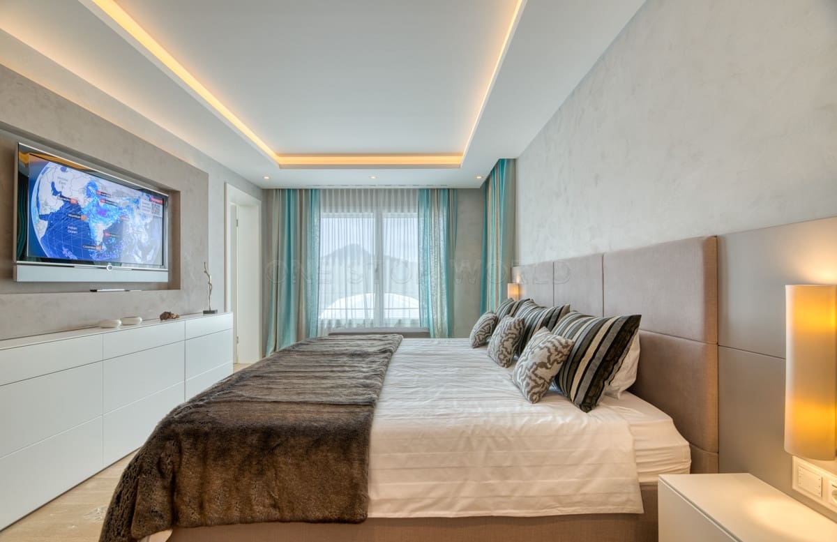 5 bedroom Villa for sale in Puerto de Andratx - € 9,900,000 (Ref: 9002559)