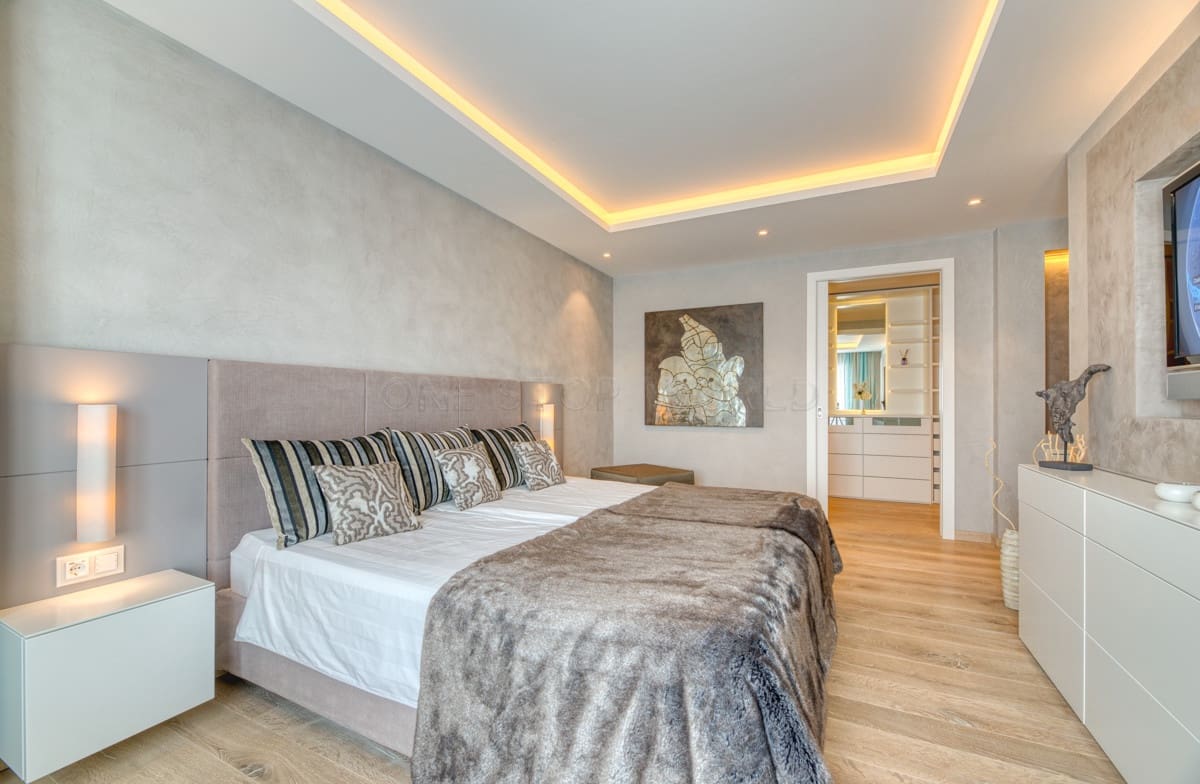 5 bedroom Villa for sale in Puerto de Andratx - € 9,900,000 (Ref: 9002559)