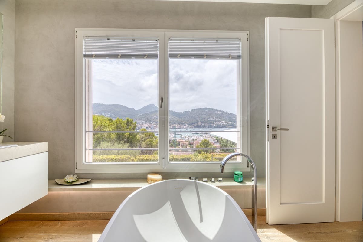 5 bedroom Villa for sale in Puerto de Andratx - € 9,900,000 (Ref: 9002559)