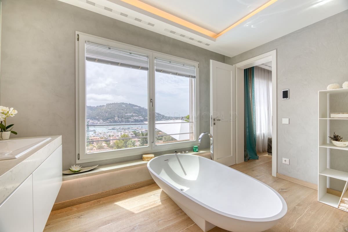 5 bedroom Villa for sale in Puerto de Andratx - € 9,900,000 (Ref: 9002559)