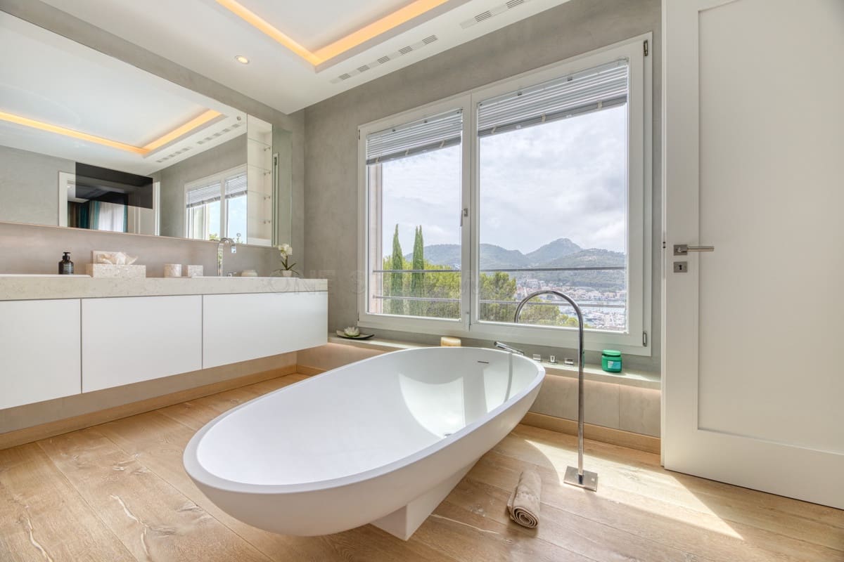 5 bedroom Villa for sale in Puerto de Andratx - € 9,900,000 (Ref: 9002559)