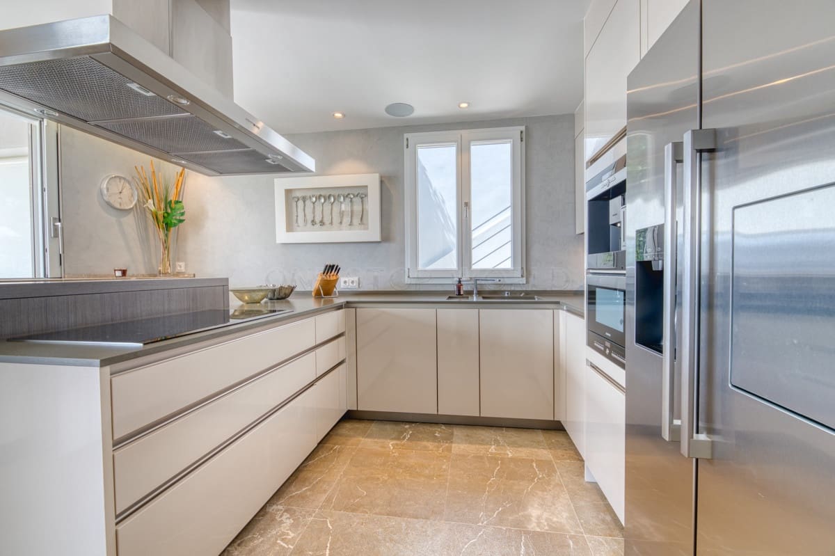 5 bedroom Villa for sale in Puerto de Andratx - € 9,900,000 (Ref: 9002559)