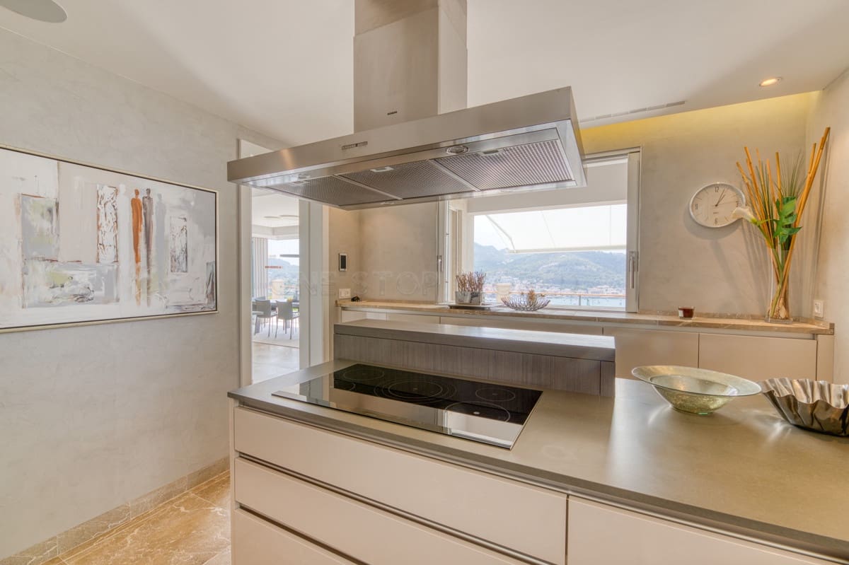 5 bedroom Villa for sale in Puerto de Andratx - € 9,900,000 (Ref: 9002559)