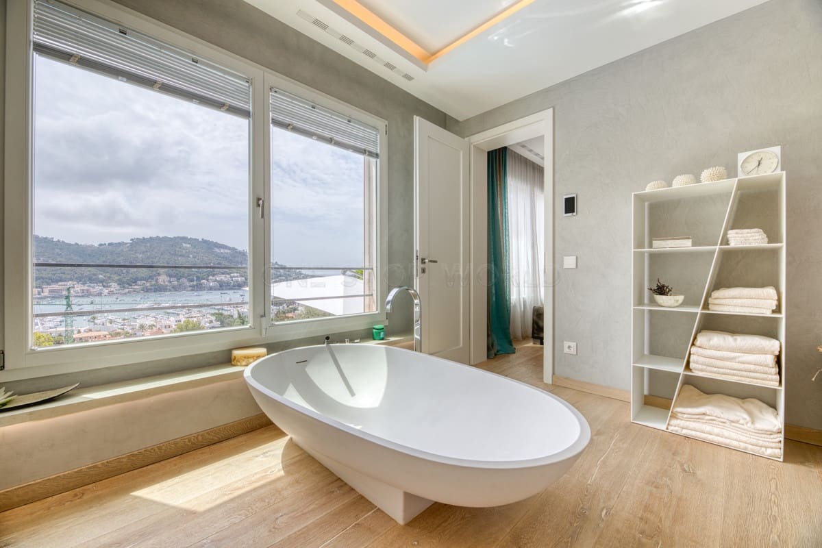 5 bedroom Villa for sale in Puerto de Andratx - € 9,900,000 (Ref: 9002559)