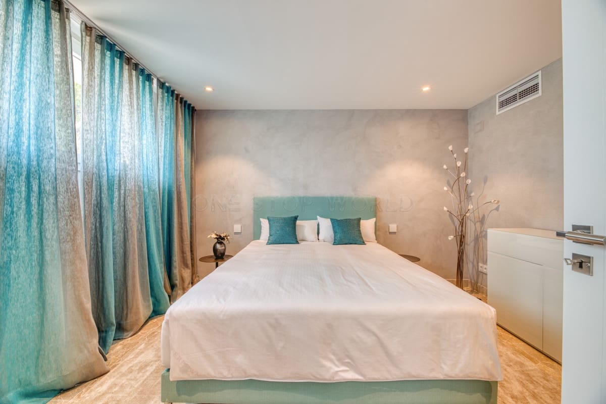 5 bedroom Villa for sale in Puerto de Andratx - € 9,900,000 (Ref: 9002559)