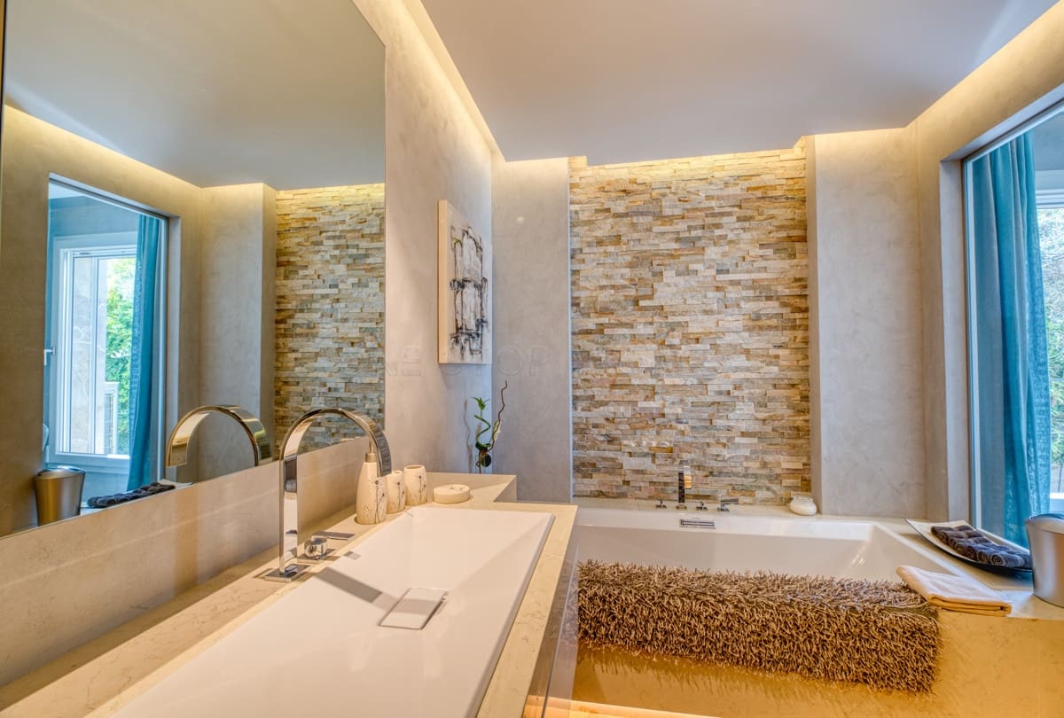 5 bedroom Villa for sale in Puerto de Andratx - € 9,900,000 (Ref: 9002559)