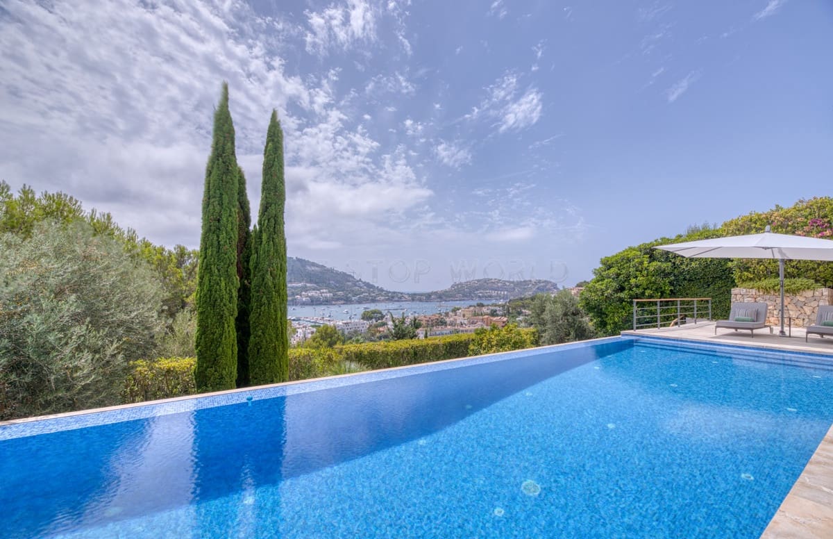 5 bedroom Villa for sale in Puerto de Andratx - € 9,900,000 (Ref: 9002559)
