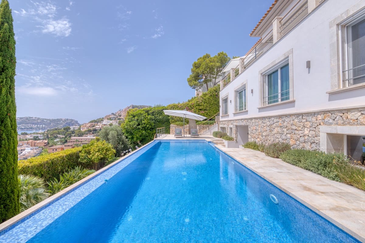 5 bedroom Villa for sale in Puerto de Andratx - € 9,900,000 (Ref: 9002559)