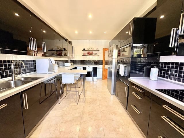 4 soveværelse Byhus til salg i Palmanova, Calvià - € 850.000 (Ref: 9028378)