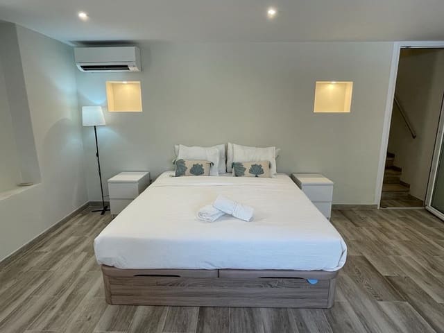 4 soveværelse Byhus til leje i Costa d'en Blanes, Calvià med swimmingpool - € 4.000 (Ref: 9036060)