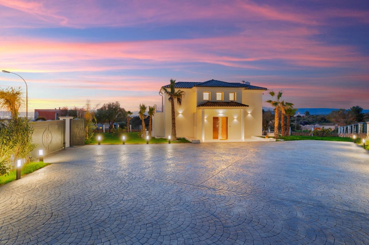 4 soveværelse Villa til leje i Son Gual - € 10.000 (Ref: 9077464)