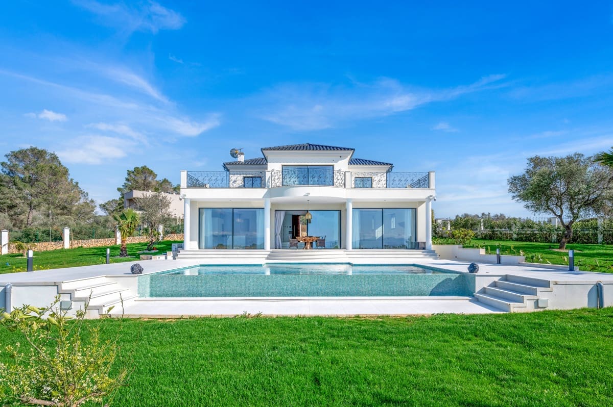 4 soveværelse Villa til leje i Son Gual - € 10.000 (Ref: 9077464)