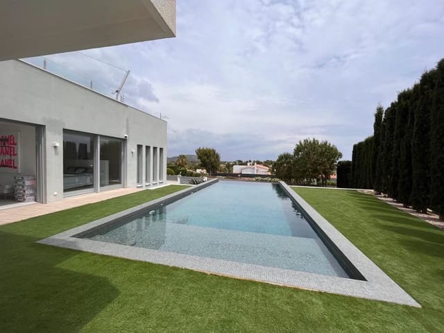 Chalet de 3 habitaciones en Santa Ponsa, Calvià en venta - 5.900.000 € (Ref: 9129246)