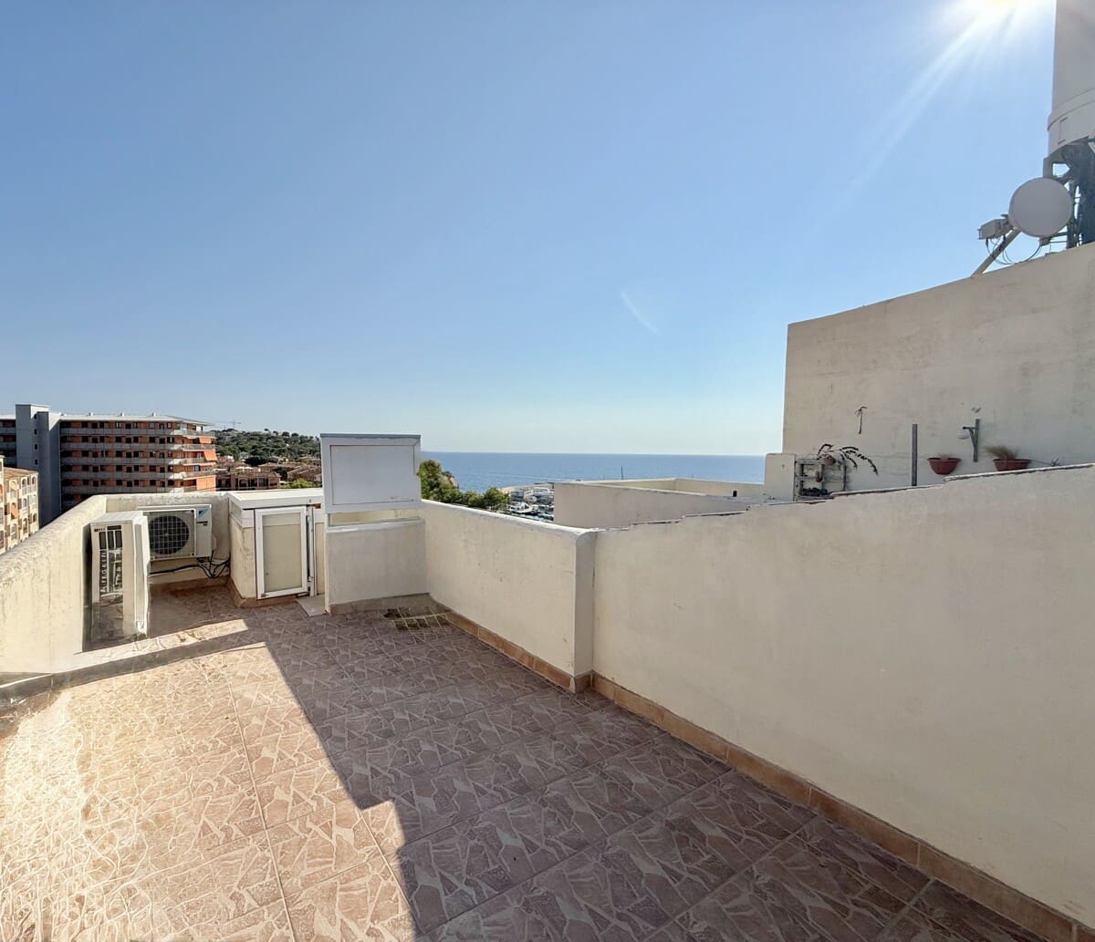 Penthouse til leje i El Toro / Port Adriano - € 1.800 (Ref: 9161979)