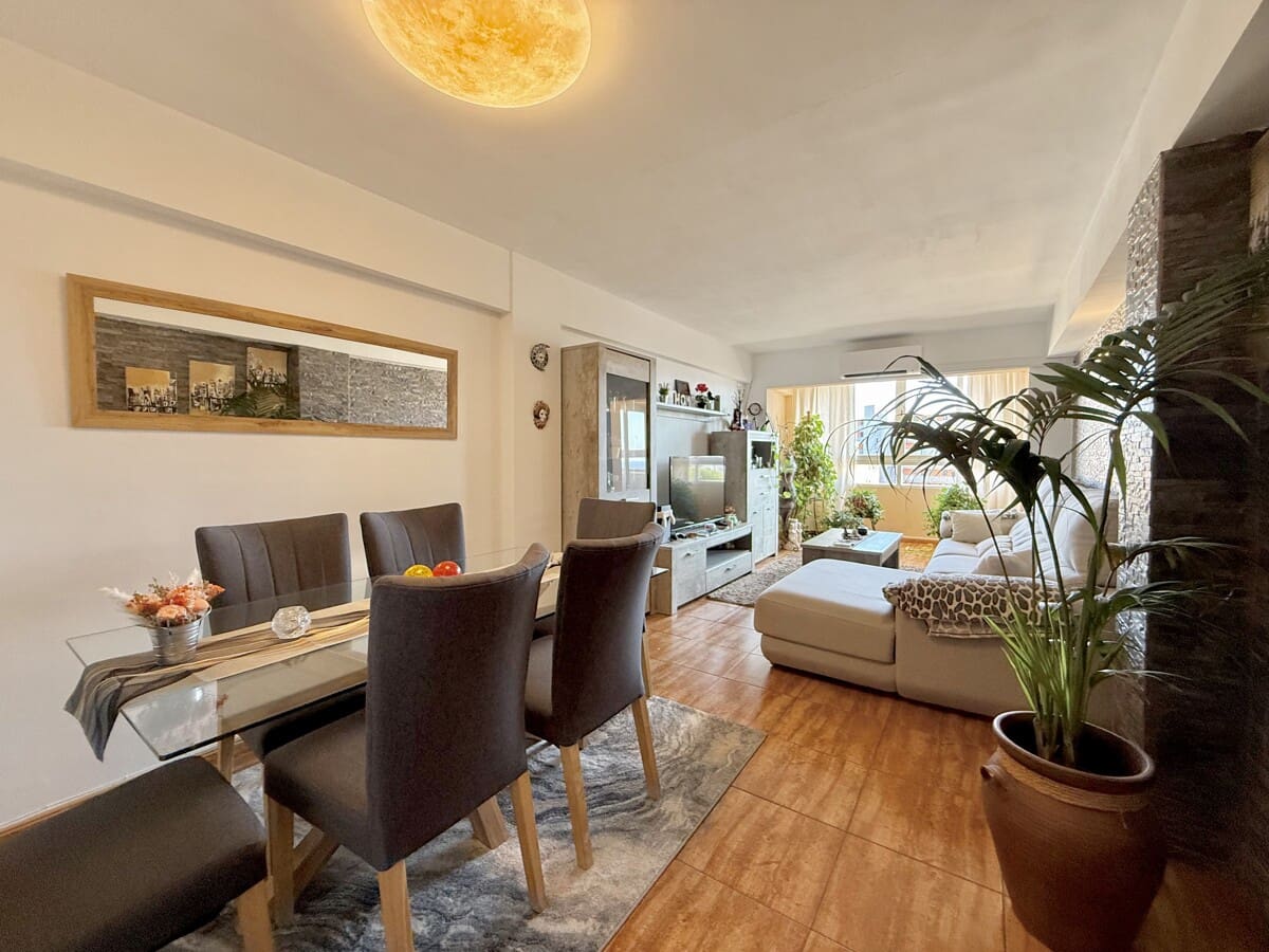 Penthouse til leje i El Toro / Port Adriano - € 1.800 (Ref: 9161979)