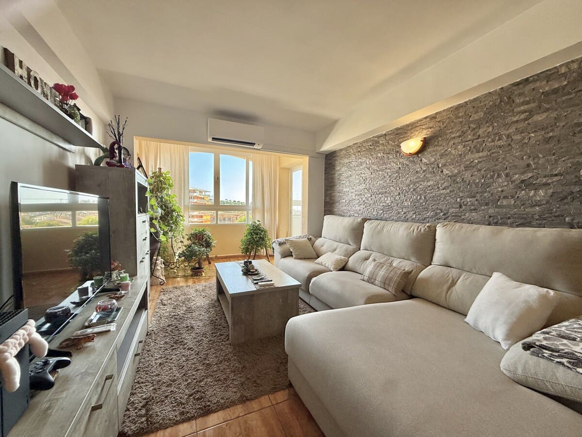 Penthouse til leje i El Toro / Port Adriano - € 1.800 (Ref: 9161979)