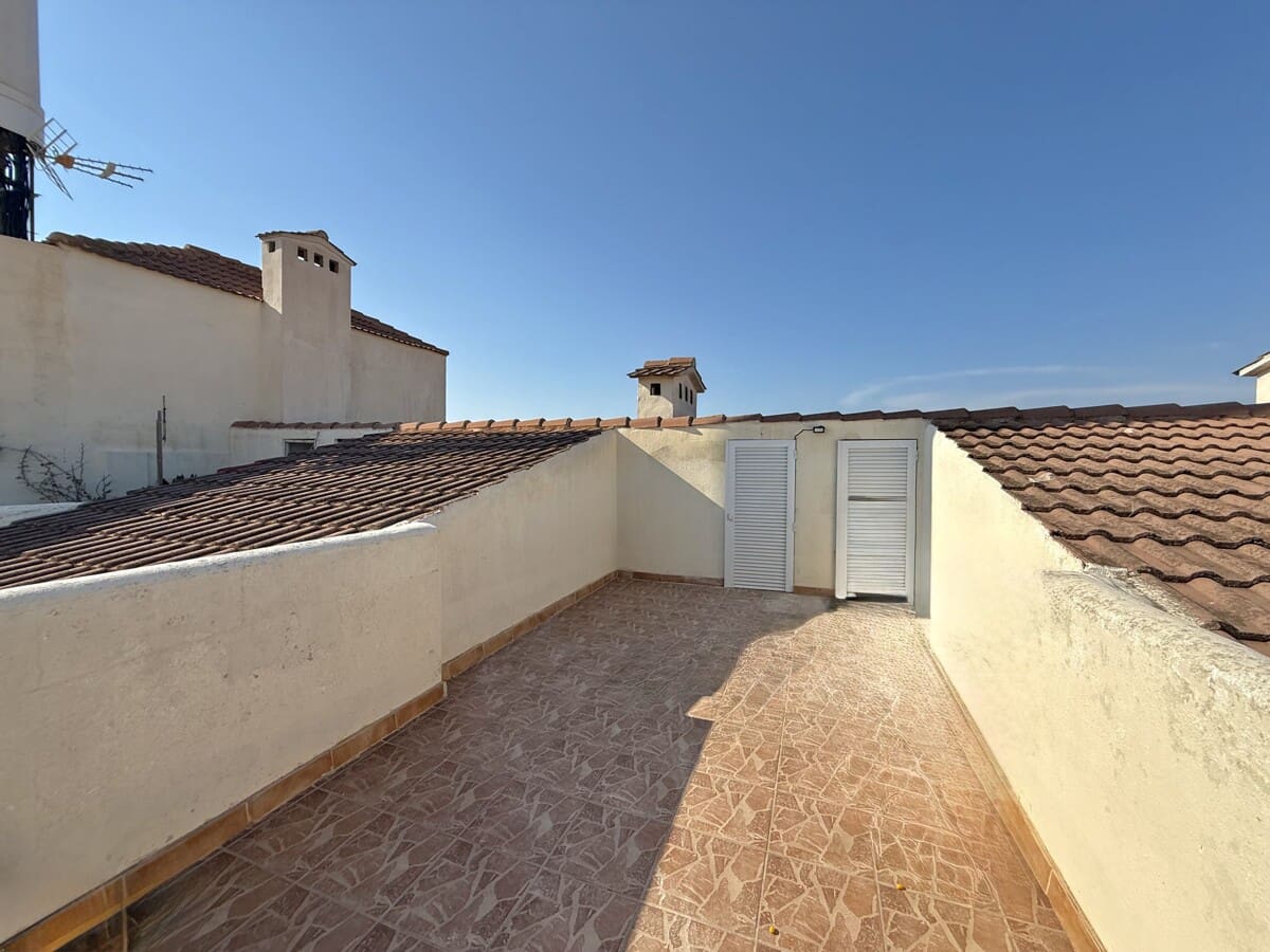 Penthouse til leje i El Toro / Port Adriano - € 1.800 (Ref: 9161979)