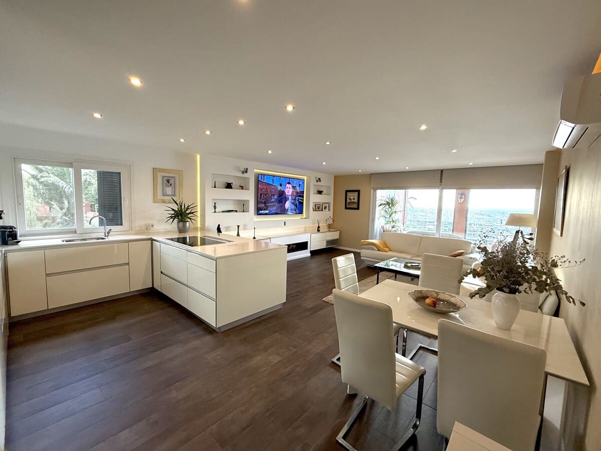 2 slaapkamer Flat te koop in El Toro / Port Adriano met zwembad - € 1.195.000 (Ref: 9400361)