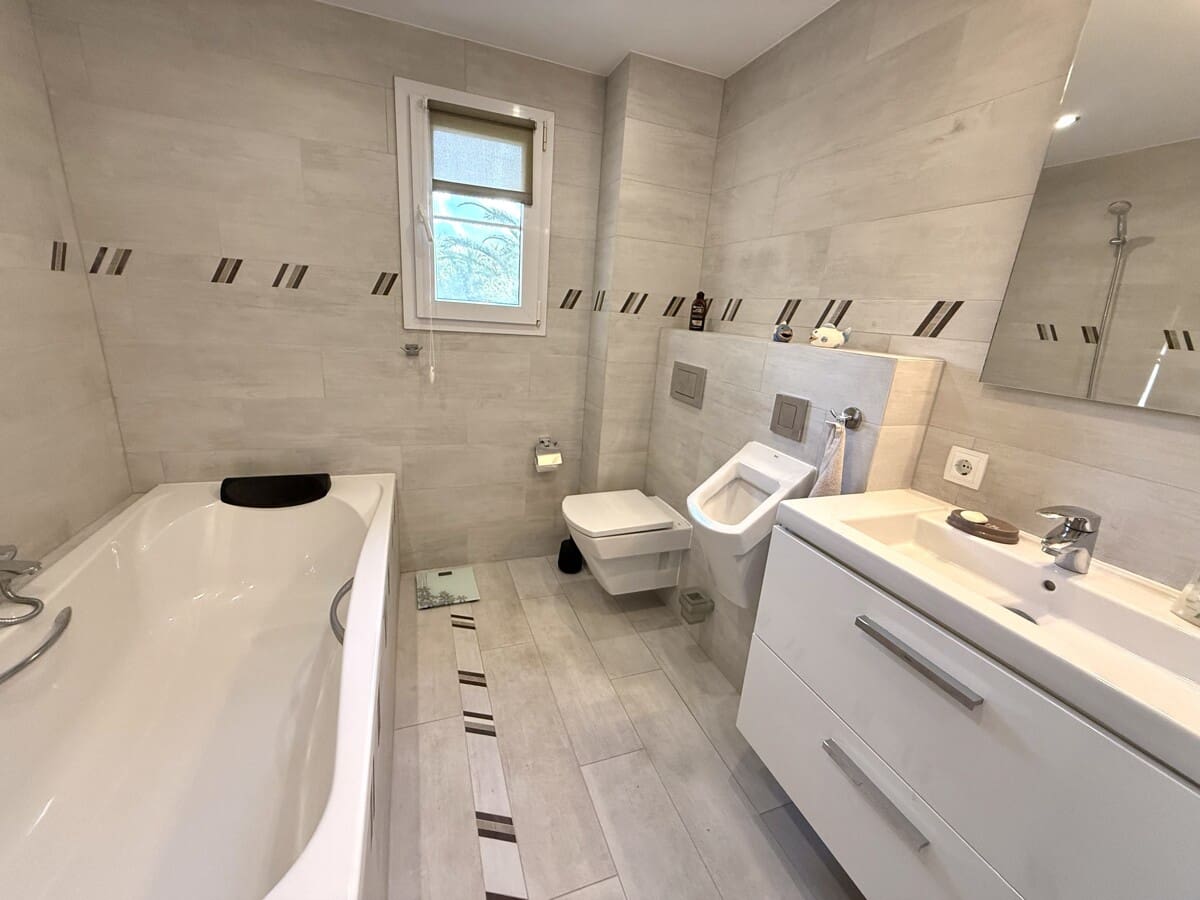 2 slaapkamer Flat te koop in El Toro / Port Adriano met zwembad - € 1.195.000 (Ref: 9400361)