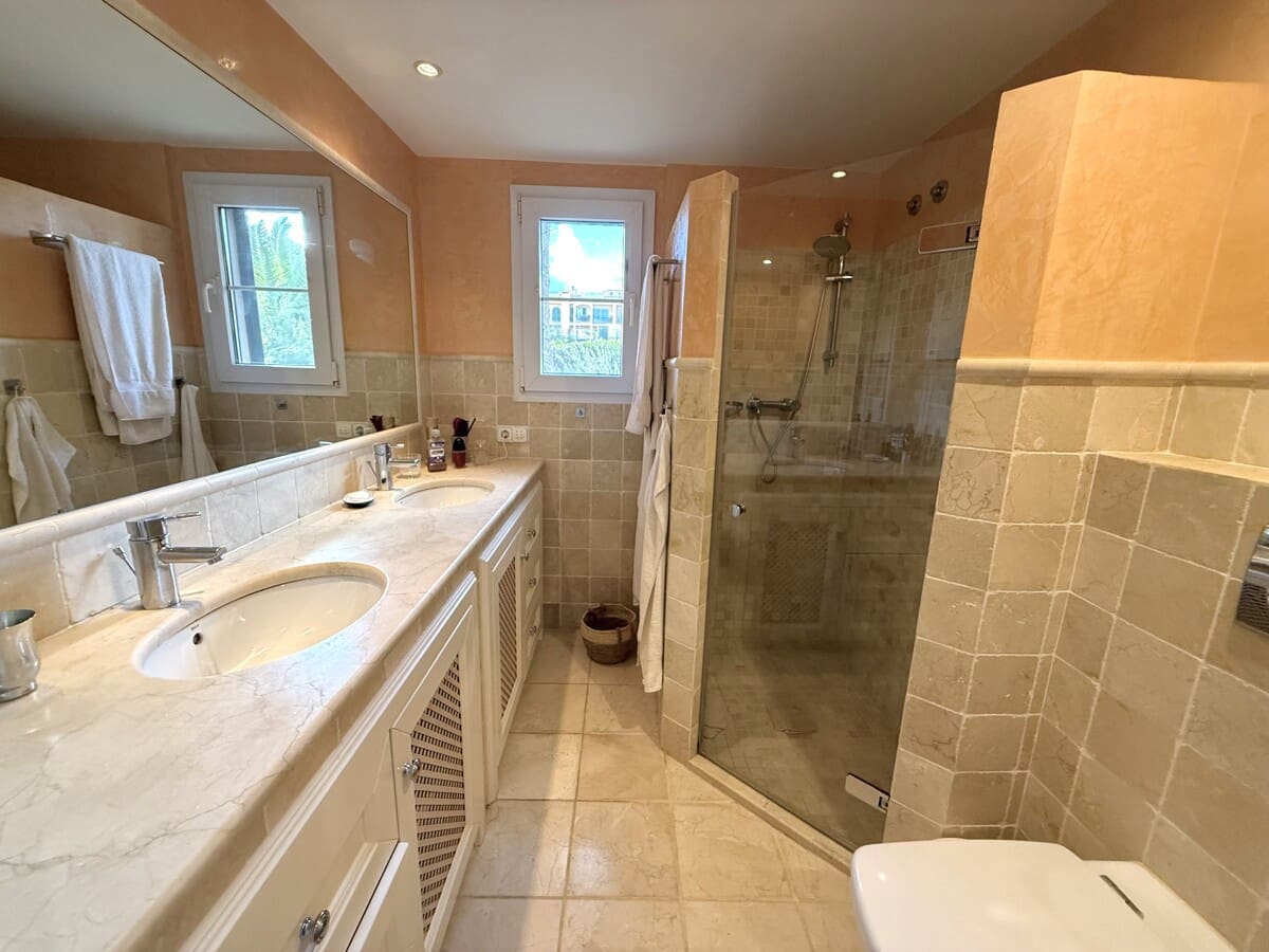 2 slaapkamer Flat te koop in El Toro / Port Adriano met zwembad - € 1.195.000 (Ref: 9400361)