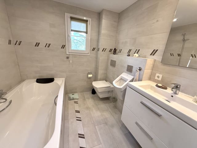 2 bedroom Flat for sale in El Toro / Port Adriano, Calvià with pool - € 1,195,000 (Ref: 9400361)