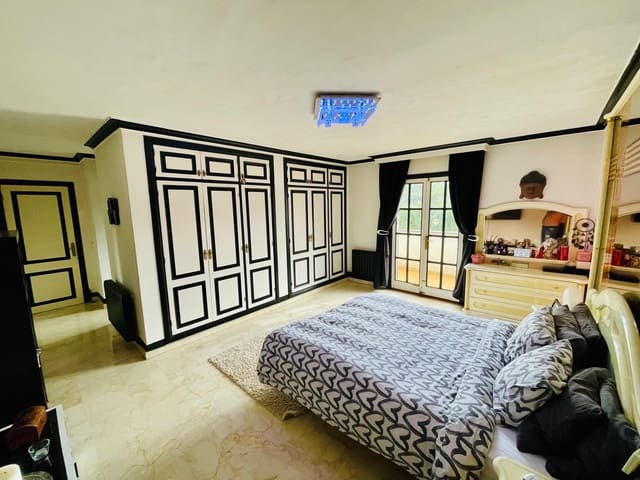 6 soverom Villa til salgs i Santa Ponsa, Calvià med svømmebasseng garasje - € 2 195 000 (Ref: 9867292)