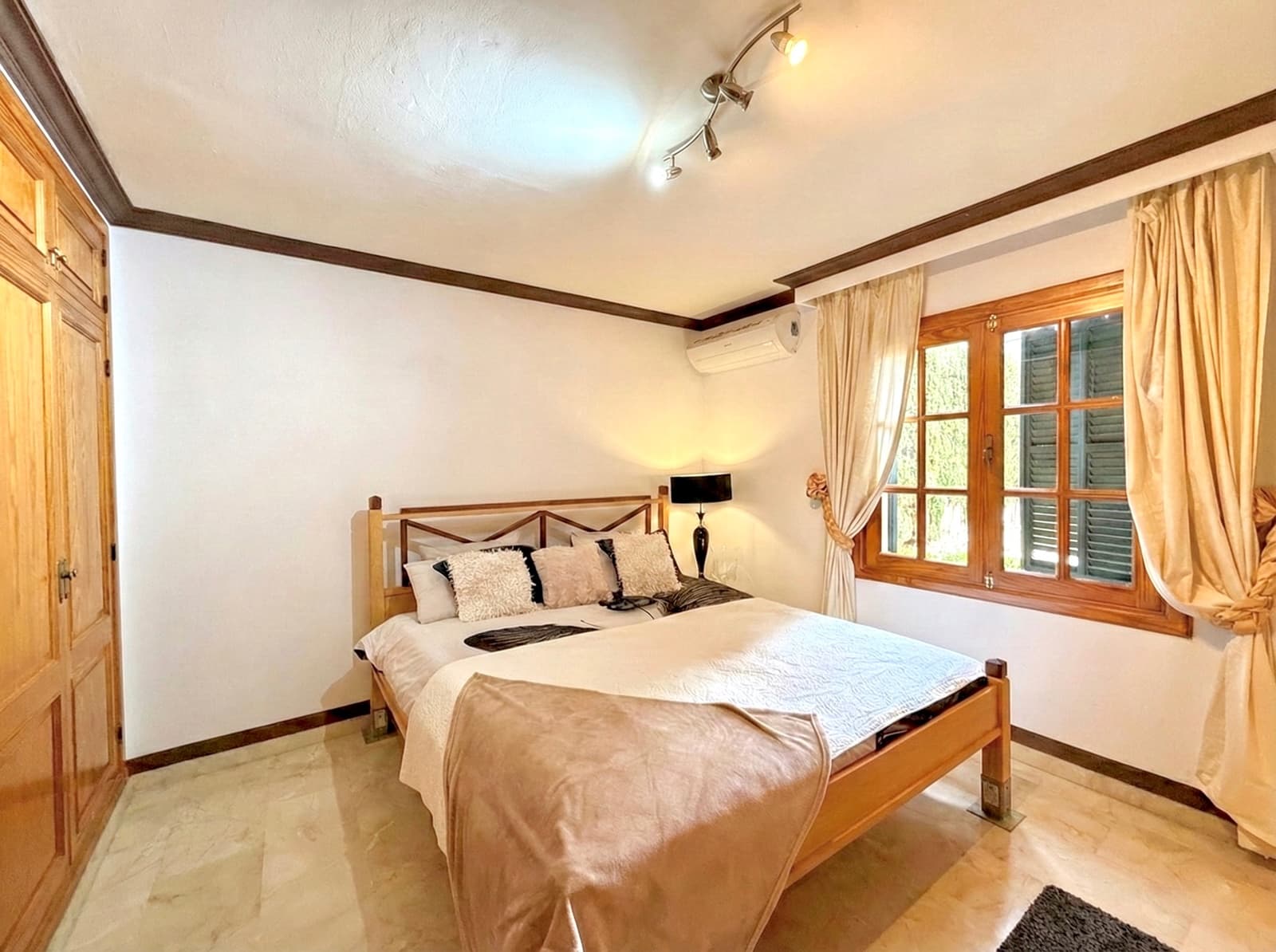 6 soverom Villa til salgs i Santa Ponsa med svømmebasseng garasje - € 2 195 000 (Ref: 9867292)