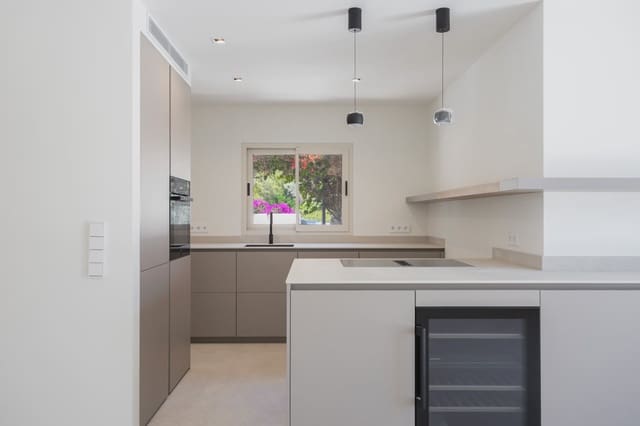 3 bedroom Villa for sale in Santa Ponsa, Calvià with pool garage - € 2,300,000 (Ref: 9961064)
