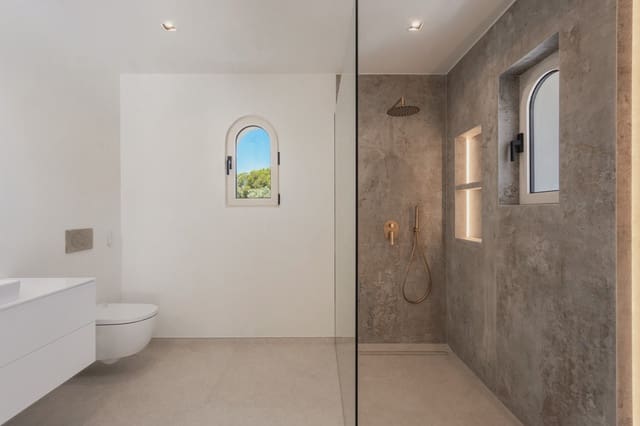 3 bedroom Villa for sale in Santa Ponsa, Calvià with pool garage - € 2,300,000 (Ref: 9961064)