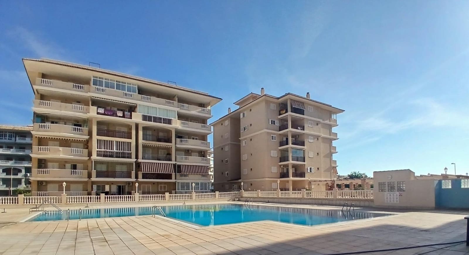 1 bedroom Apartment for sale in Torrevieja with pool garage - € 187,500 (Ref: 10027352)