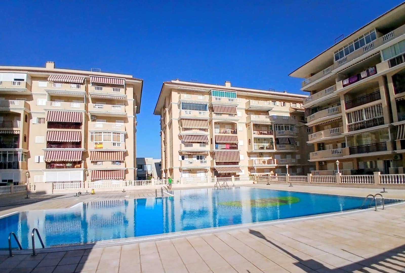 1 bedroom Apartment for sale in Torrevieja with pool garage - € 187,500 (Ref: 10027352)