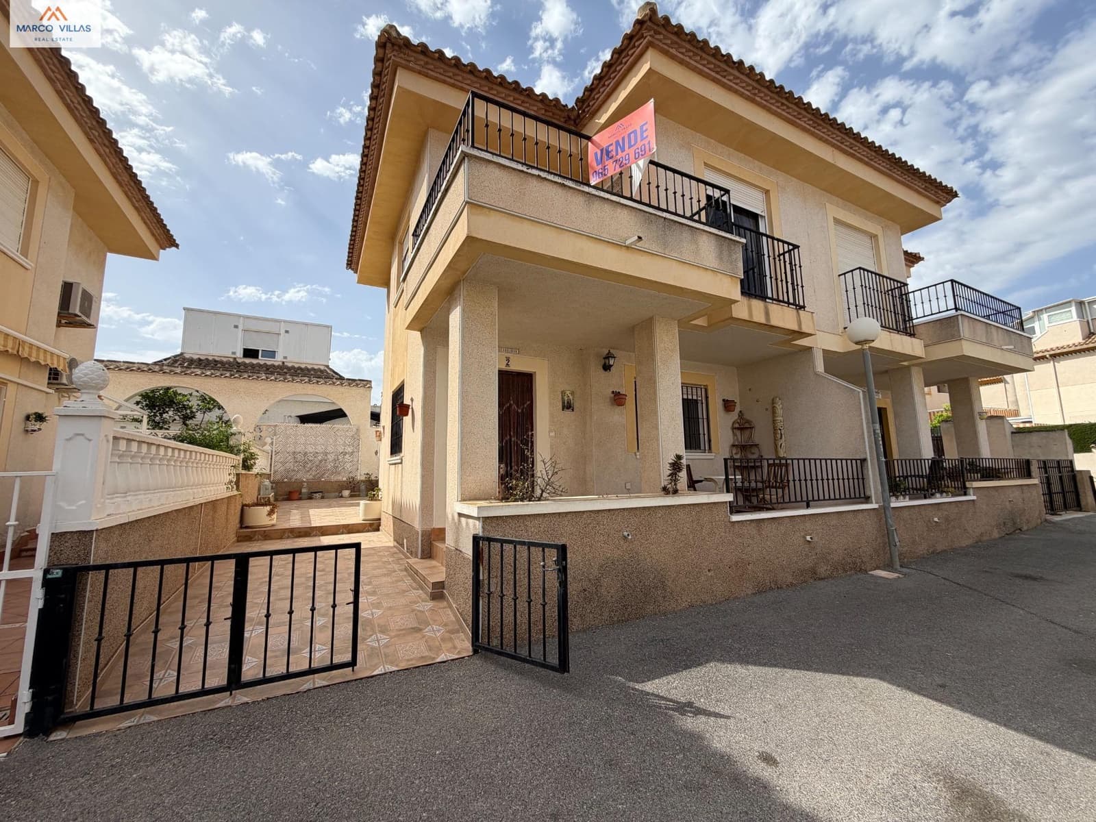 2 makuuhuone Rivitalo myytävänä paikassa Guardamar del Segura mukana uima-altaan - 156 900 € (Ref: 10032082)