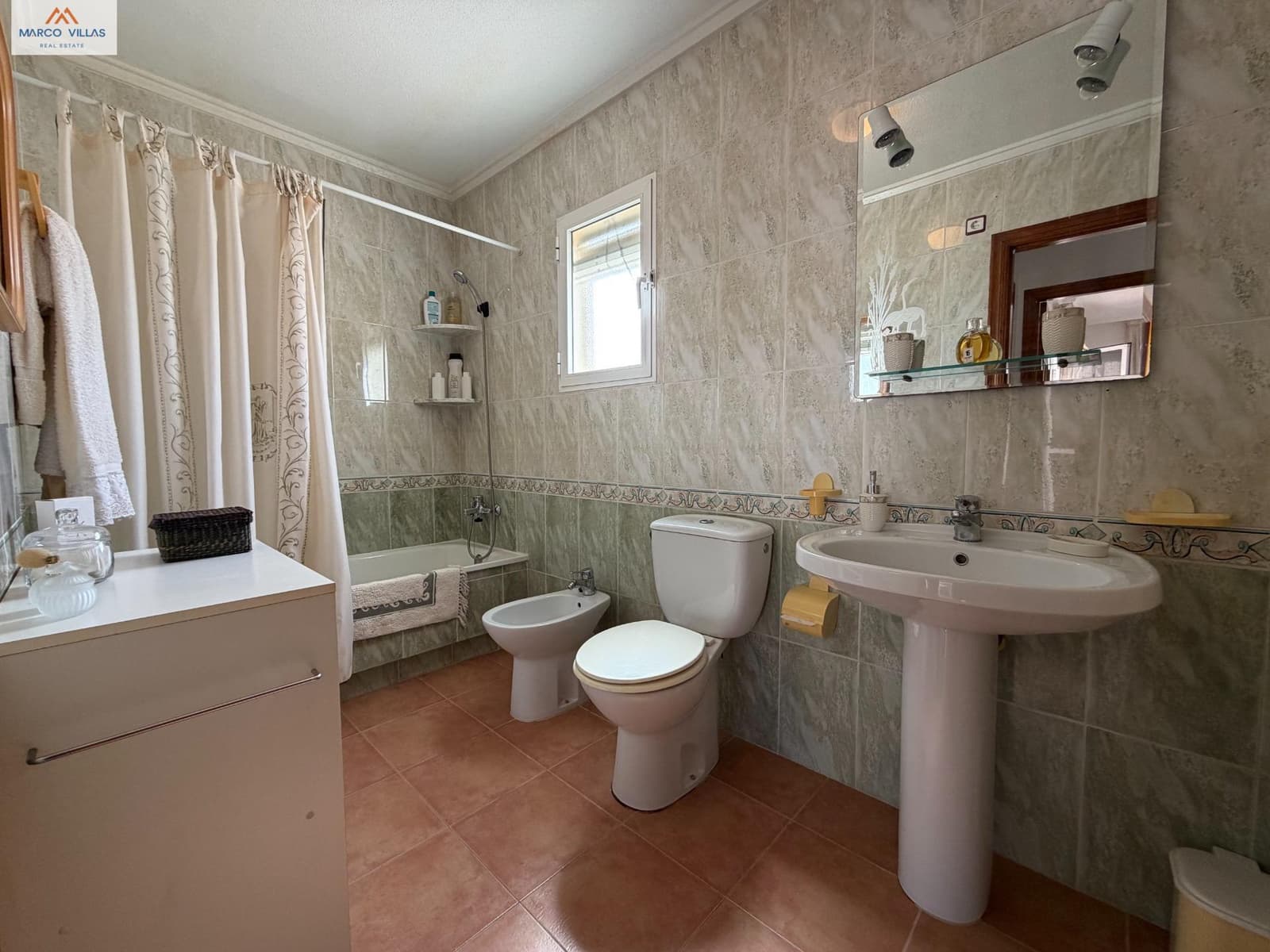2 makuuhuone Rivitalo myytävänä paikassa Guardamar del Segura mukana uima-altaan - 156 900 € (Ref: 10032082)