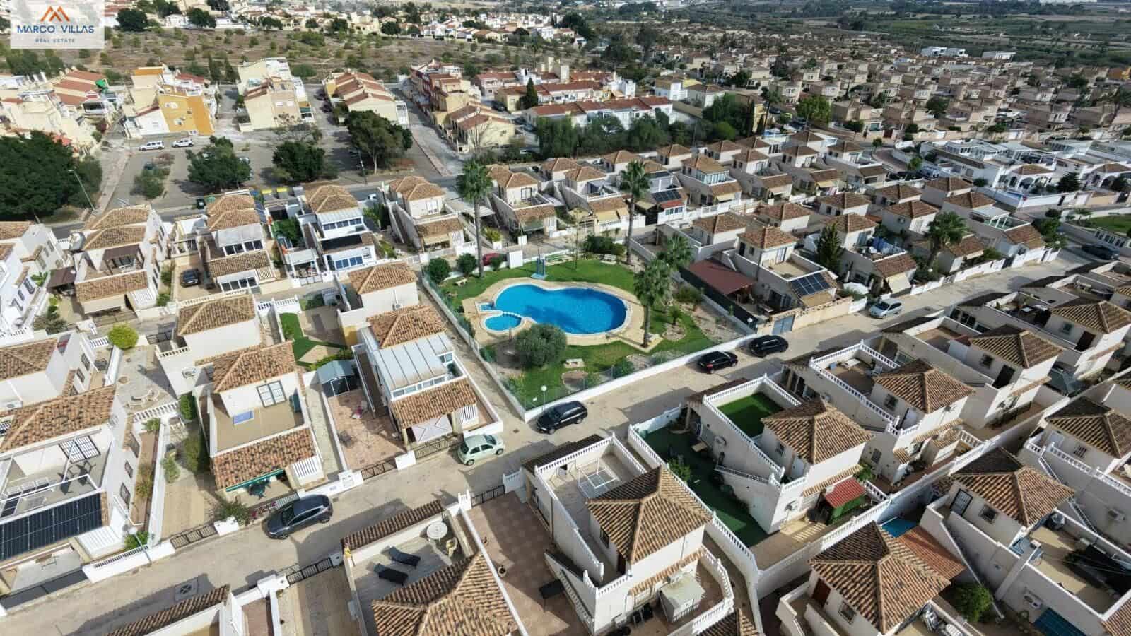 3 bedroom Villa for sale in San Fulgencio with pool - € 239,000 (Ref: 10147158)