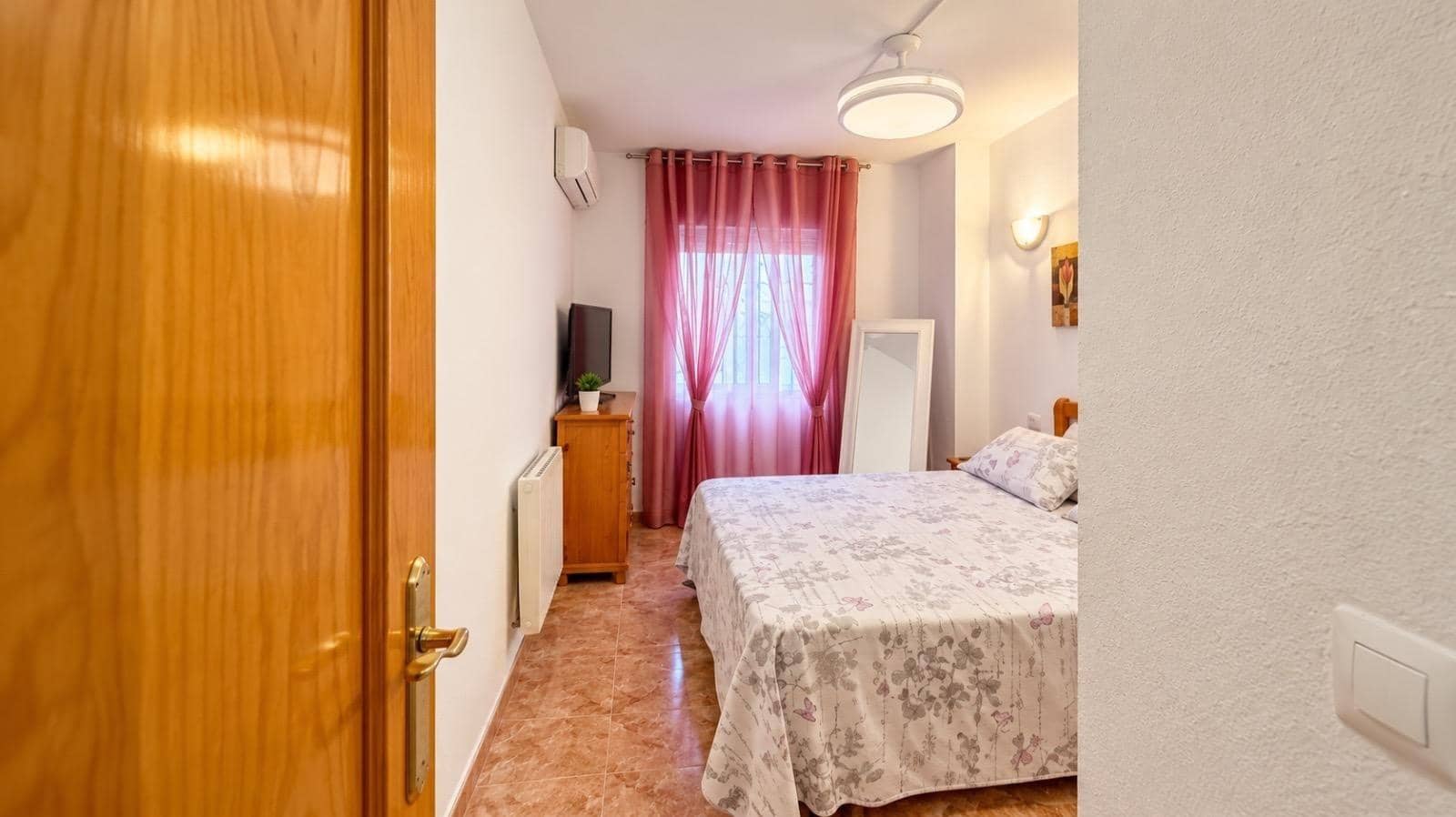 2 bedroom Flat for sale in Torrevieja with pool - € 140,000 (Ref: 10165071)