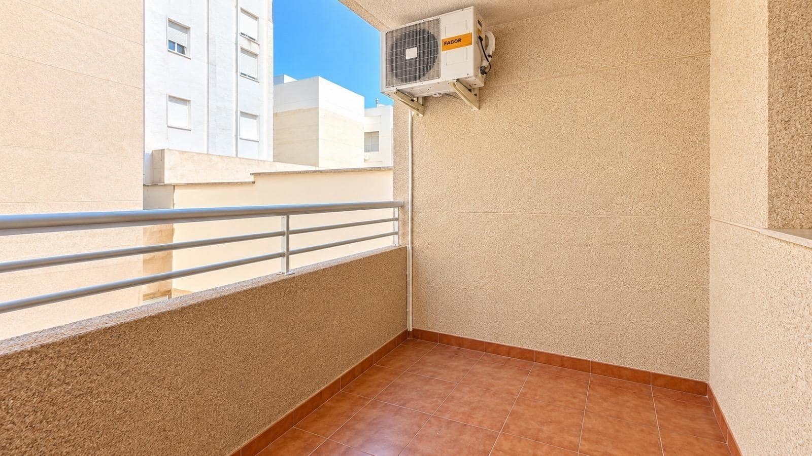 2 bedroom Flat for sale in Torrevieja with pool - € 140,000 (Ref: 10165071)