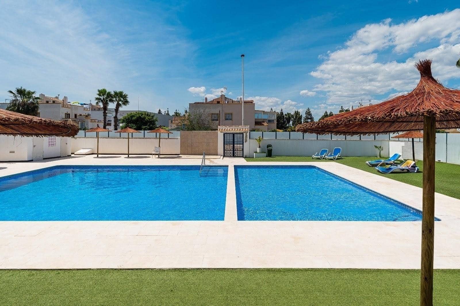 4 soveværelse Villa til salg i Torrevieja med swimmingpool - € 269.000 (Ref: 10168473)
