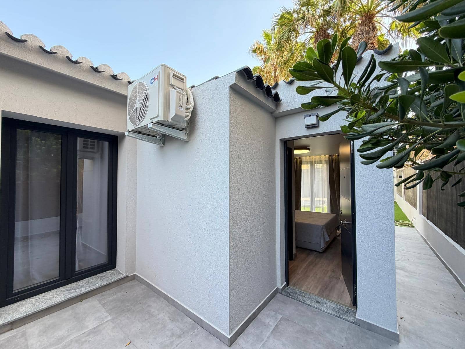 4 bedroom Villa for sale in Punta Prima with pool garage - € 699,000 (Ref: 10180656)