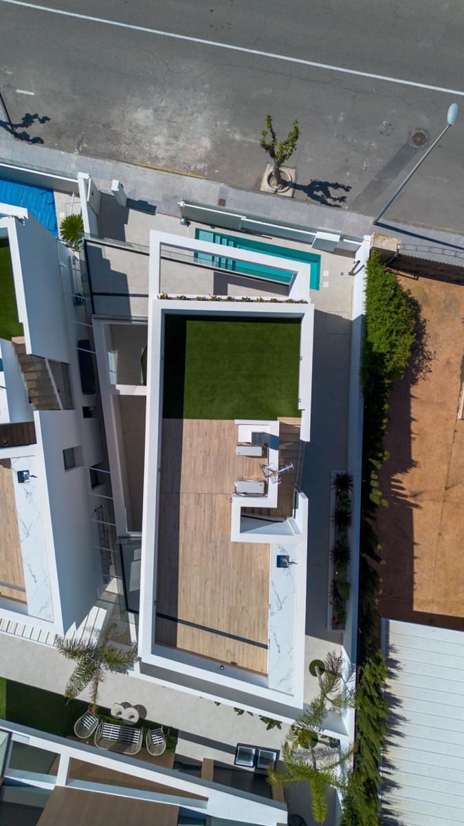 3 bedroom Villa for sale in Torre de la Horadada with pool garage - € 589,000 (Ref: 6475809)