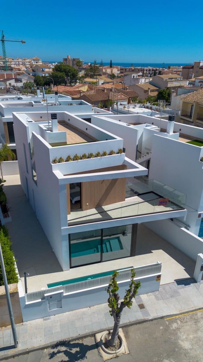 3 bedroom Villa for sale in Torre de la Horadada with pool garage - € 589,000 (Ref: 6475809)