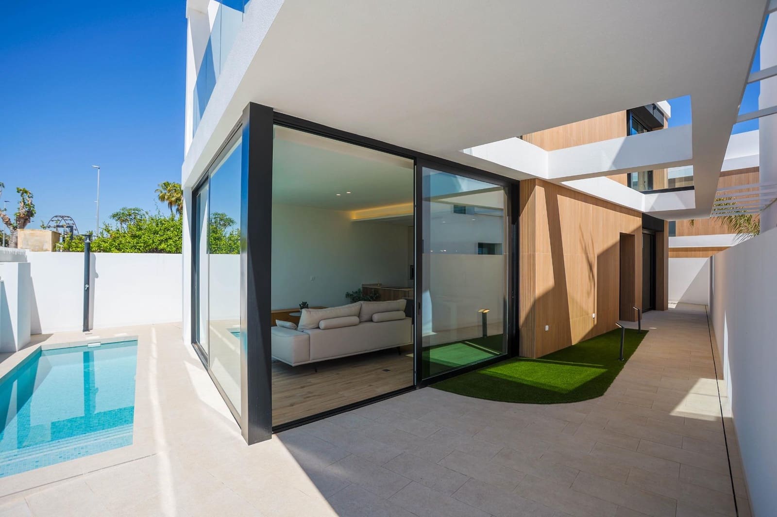 3 bedroom Villa for sale in Torre de la Horadada with pool garage - € 589,000 (Ref: 6475809)