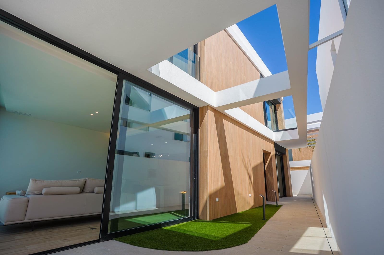 3 bedroom Villa for sale in Torre de la Horadada with pool garage - € 589,000 (Ref: 6475809)