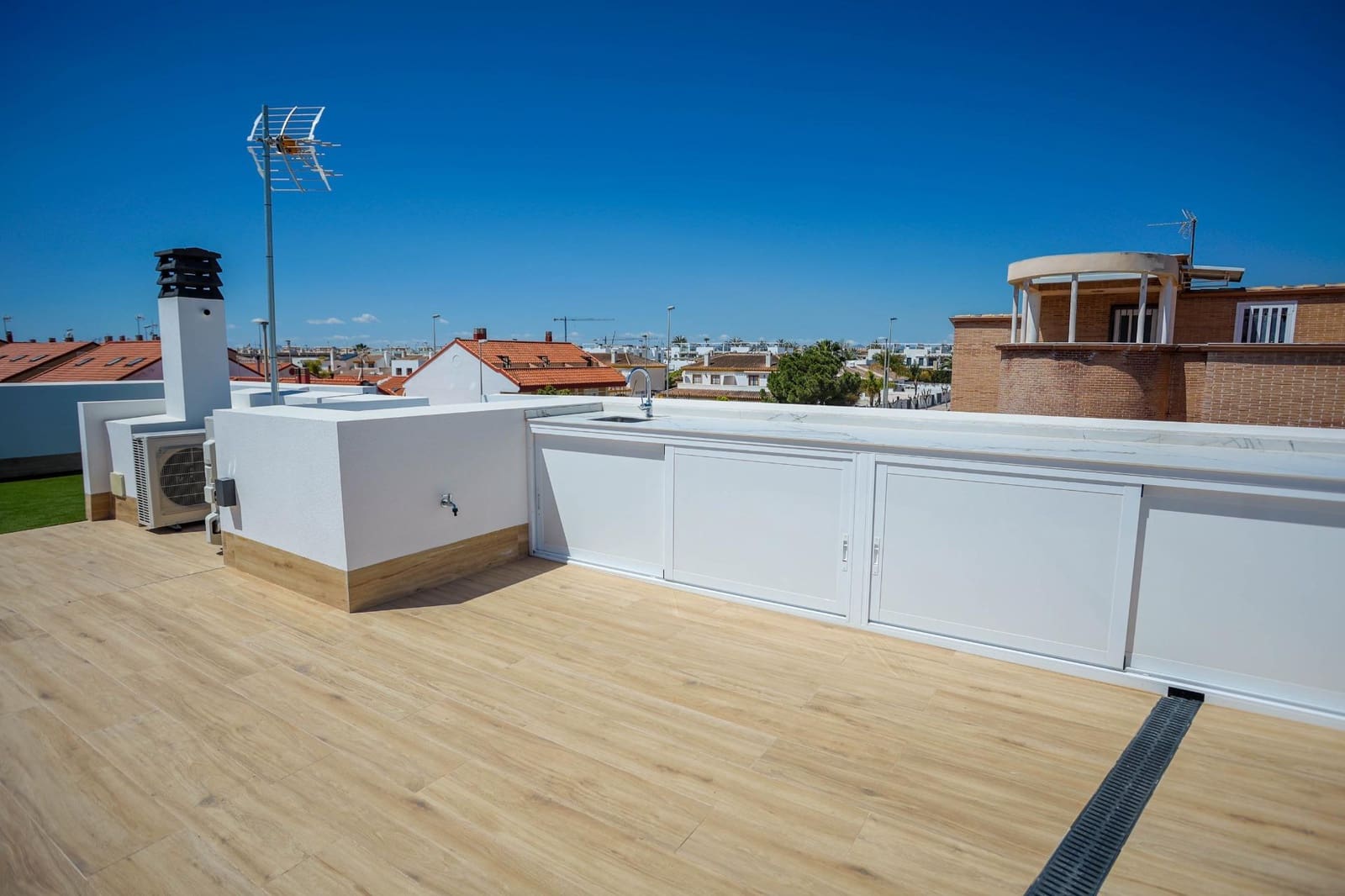 3 bedroom Villa for sale in Torre de la Horadada with pool garage - € 589,000 (Ref: 6475809)