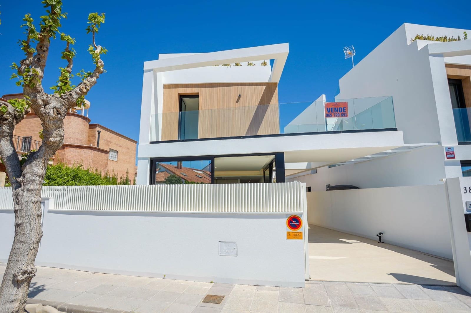 3 bedroom Villa for sale in Torre de la Horadada with pool garage - € 589,000 (Ref: 6475809)
