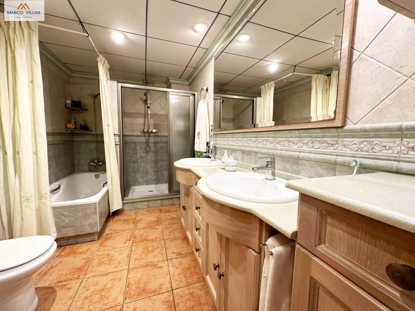 4 soverom Villa til salgs i Guardamar del Segura med garasje - € 485 000 (Ref: 8089735)